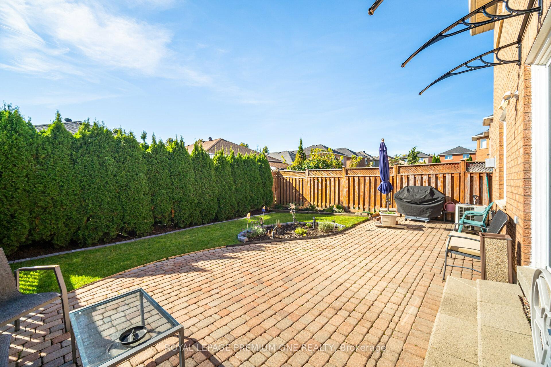 Photo 36 of 146 Colombo Crescent, Vaughan, Maple — HOMEH