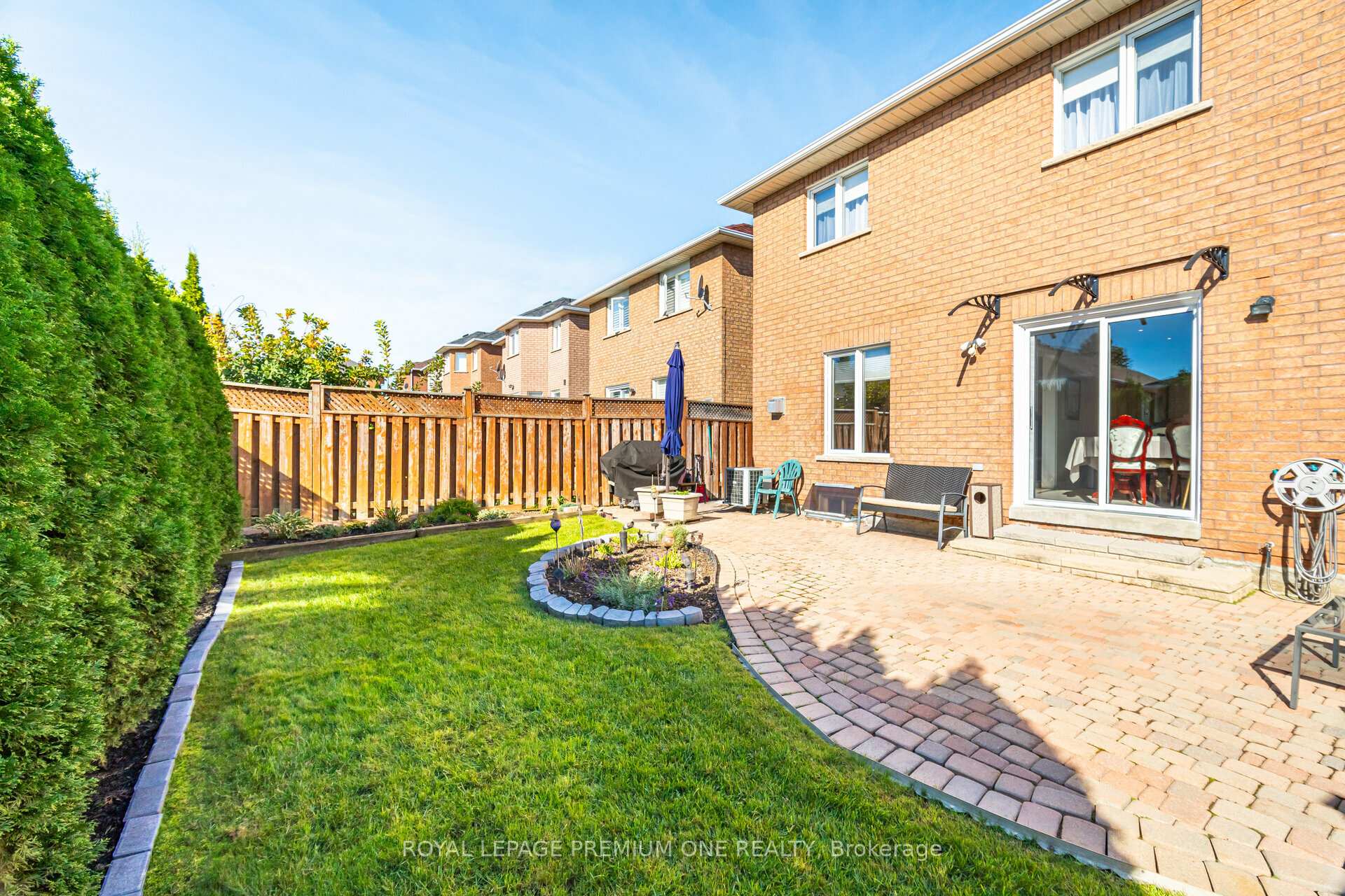 Photo 8 of 146 Colombo Crescent, Vaughan, Maple — HOMEH