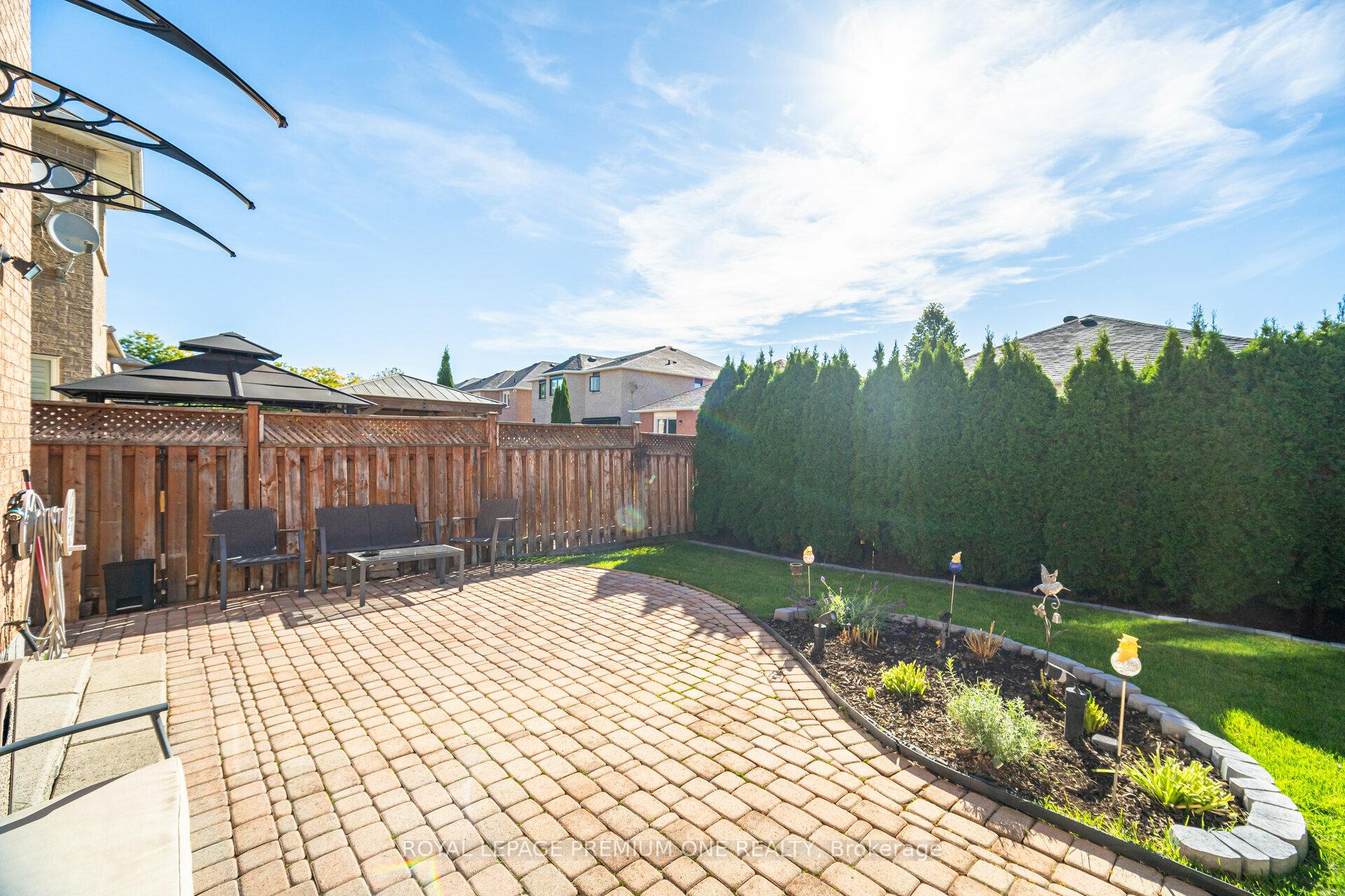 Photo 29 of 146 Colombo Crescent, Vaughan, Maple — HOMEH