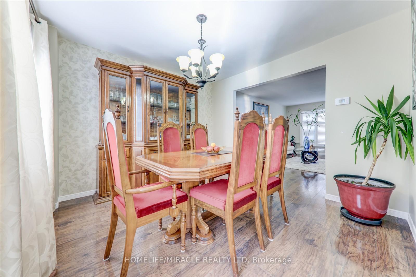 Photo 4 of 36 Citation Crescent, Whitby, Blue Grass Meadows — HOMEH