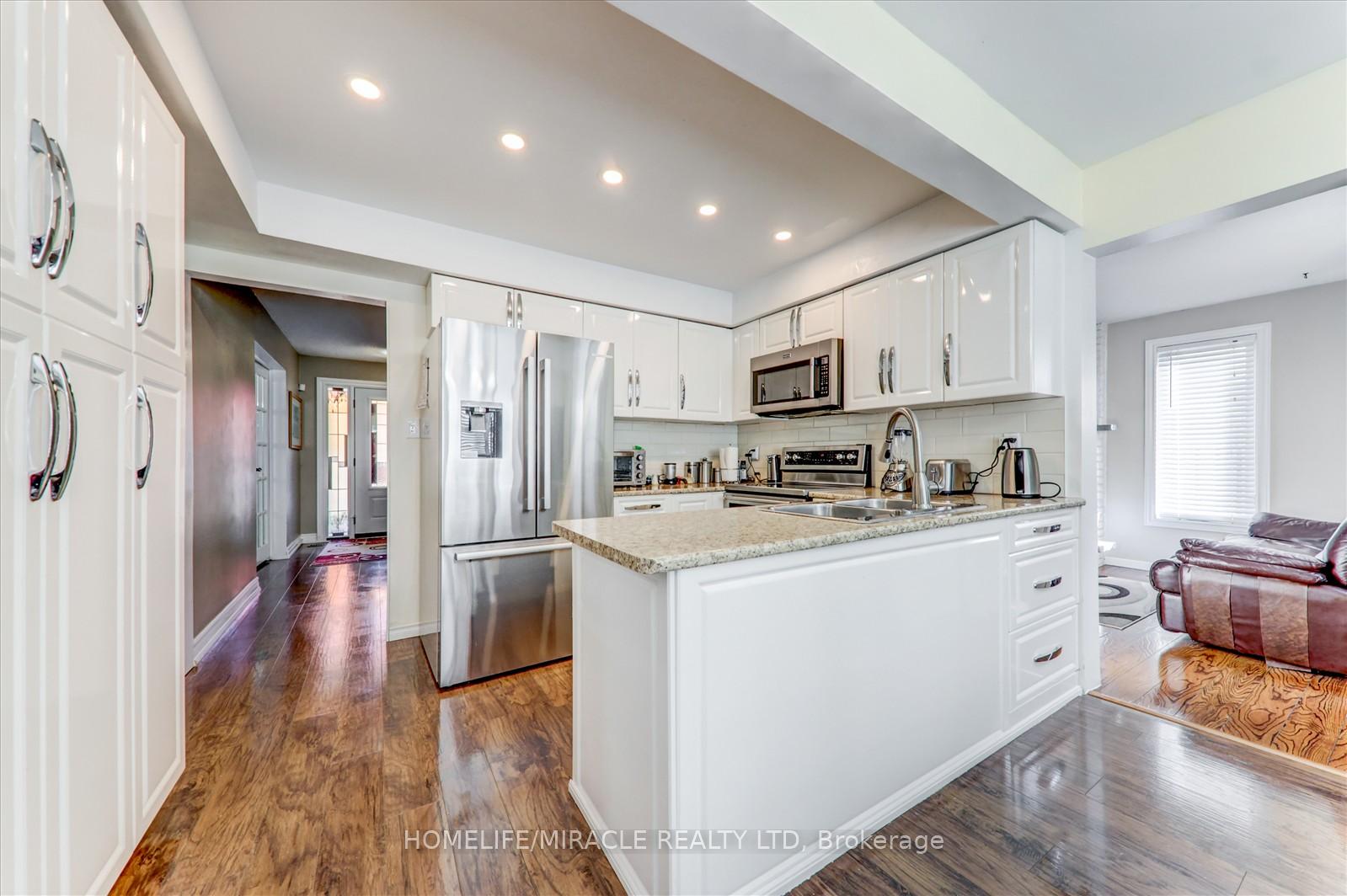 Photo 9 of 36 Citation Crescent, Whitby, Blue Grass Meadows — HOMEH