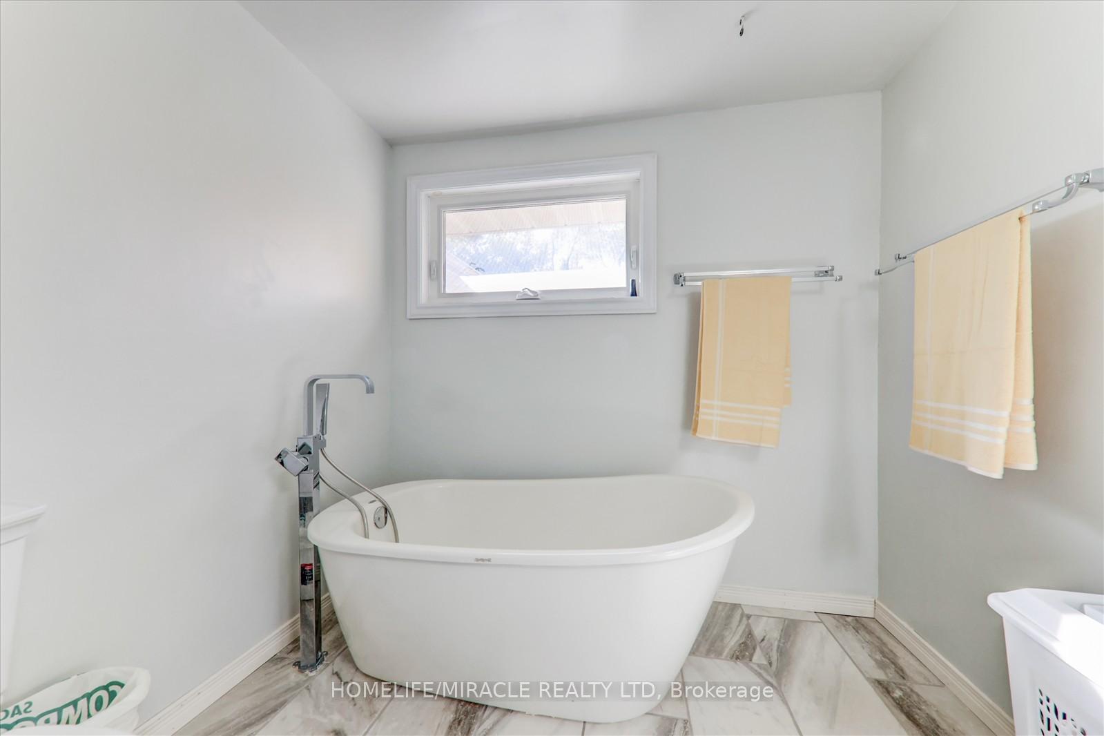 Photo 23 of 36 Citation Crescent, Whitby, Blue Grass Meadows — HOMEH