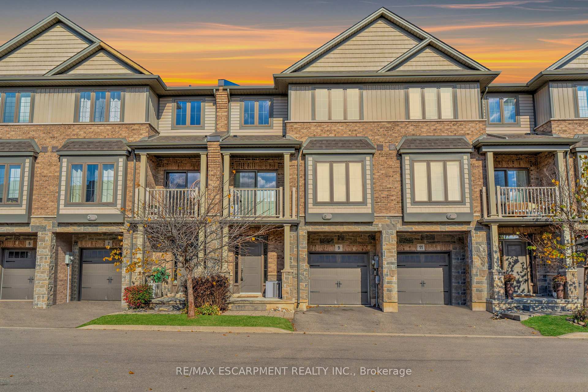 Photo 1 of 9 Lakewalk Drive, Hamilton, Stoney Creek — HOMEH