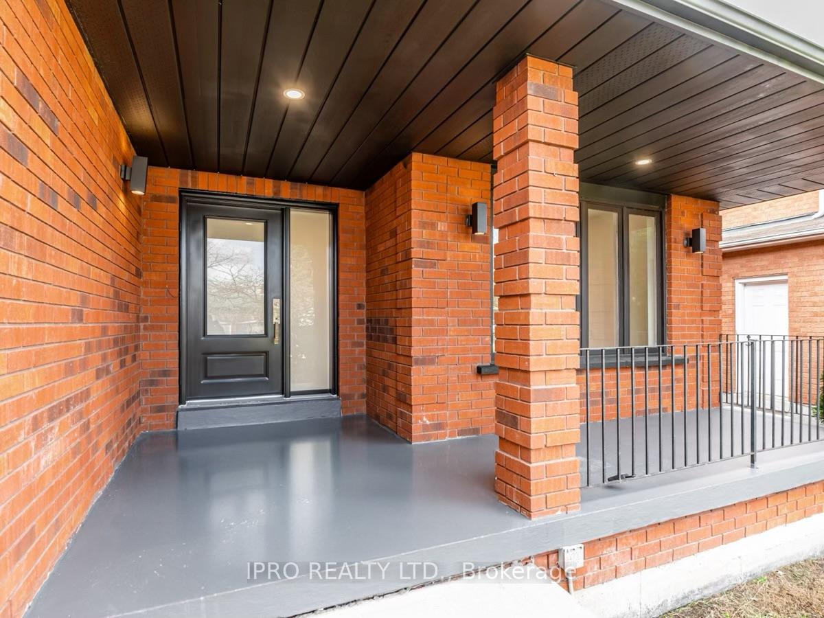 Photo 3 of 16 Camomile Street, Vaughan, West Woodbridge — HOMEH