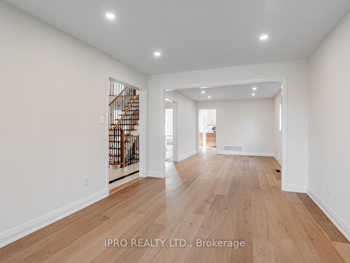 Photo 5 of 16 Camomile Street, Vaughan, West Woodbridge — HOMEH