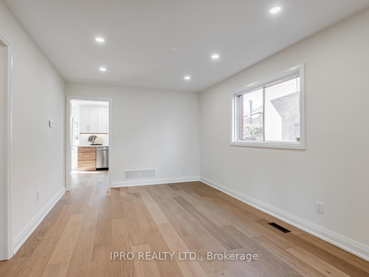 Photo 2 of 16 Camomile Street, Vaughan, West Woodbridge — HOMEH