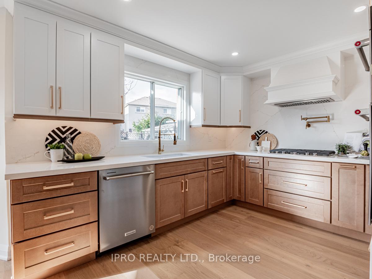 Photo 6 of 16 Camomile Street, Vaughan, West Woodbridge — HOMEH