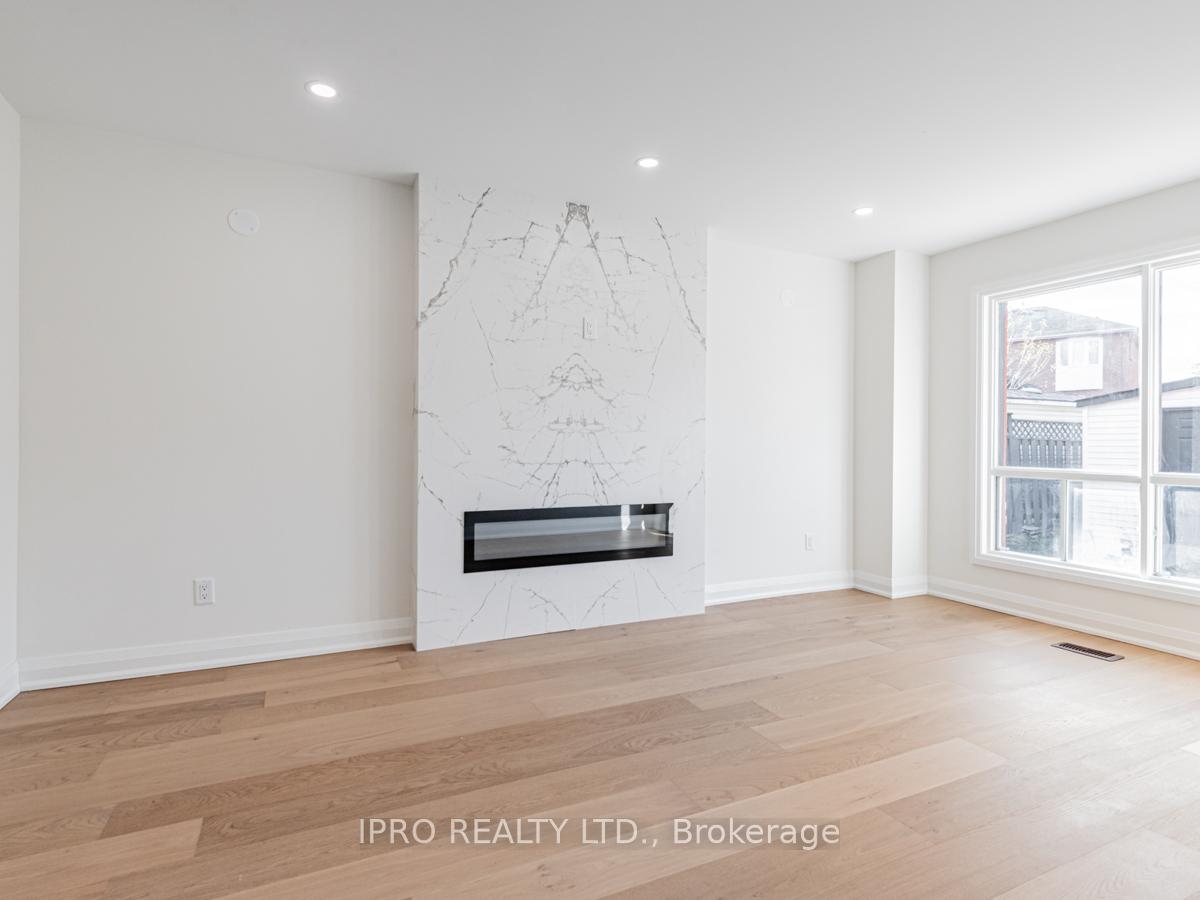 Photo 13 of 16 Camomile Street, Vaughan, West Woodbridge — HOMEH