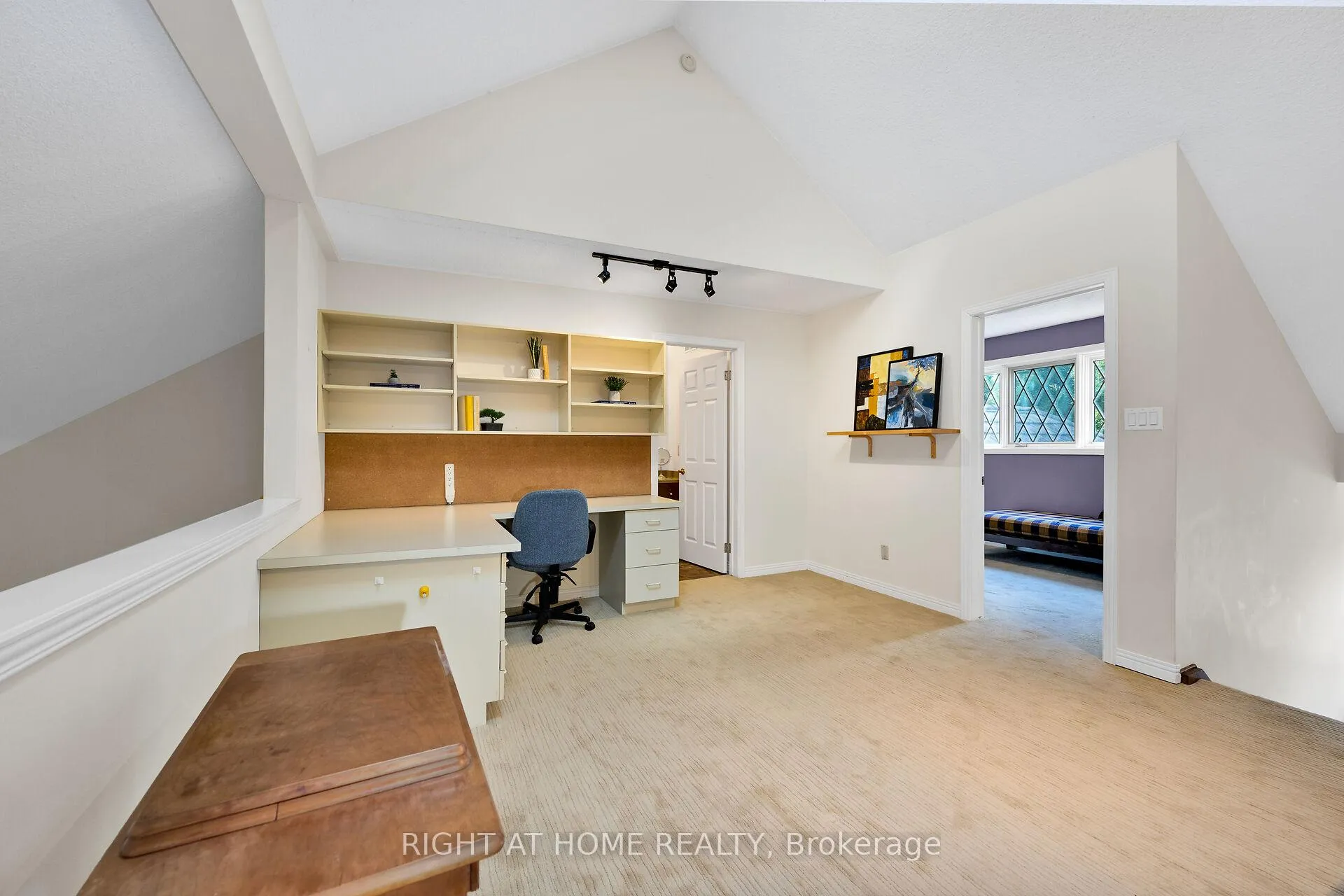 Photo 27 of 33 Walnut Drive, Guelph, General Hospital — HOMEH
