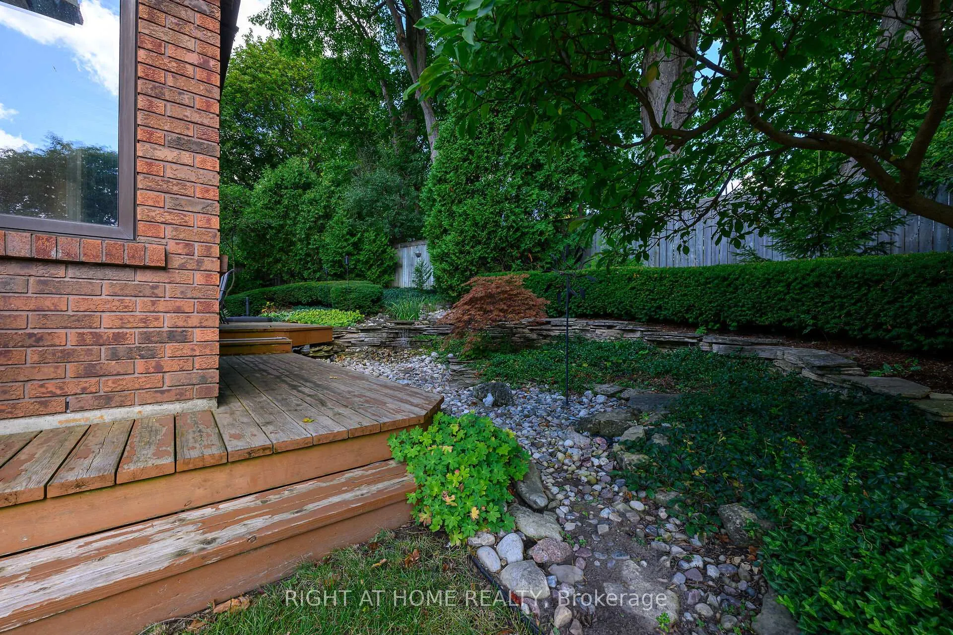 Photo 41 of 33 Walnut Drive, Guelph, General Hospital — HOMEH