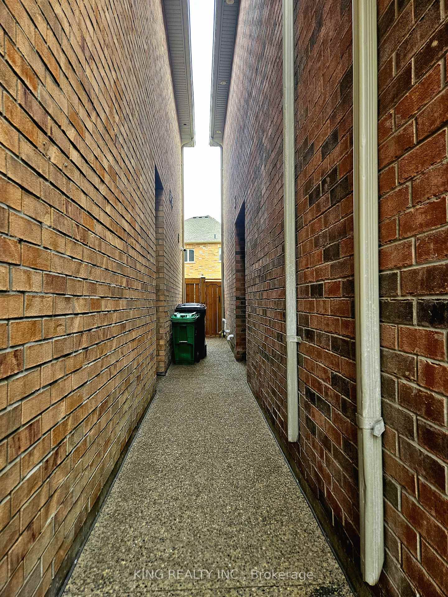 Photo 6 of 110 Folgate Crescent, Brampton, Sandringham-Wellington North — HOMEH