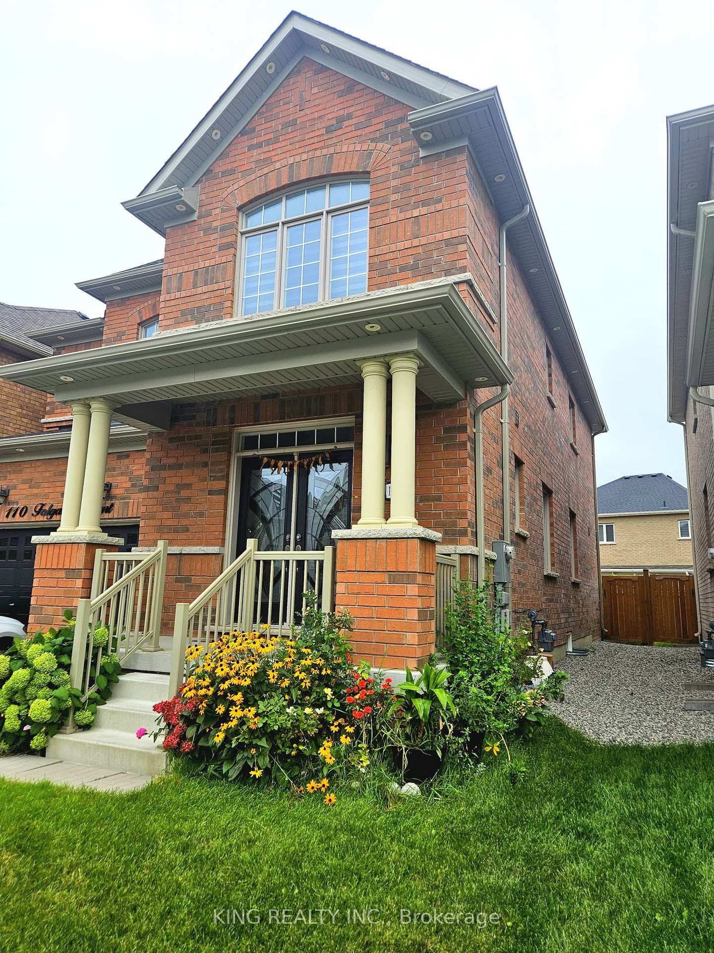 Photo 2 of 110 Folgate Crescent, Brampton, Sandringham-Wellington North — HOMEH