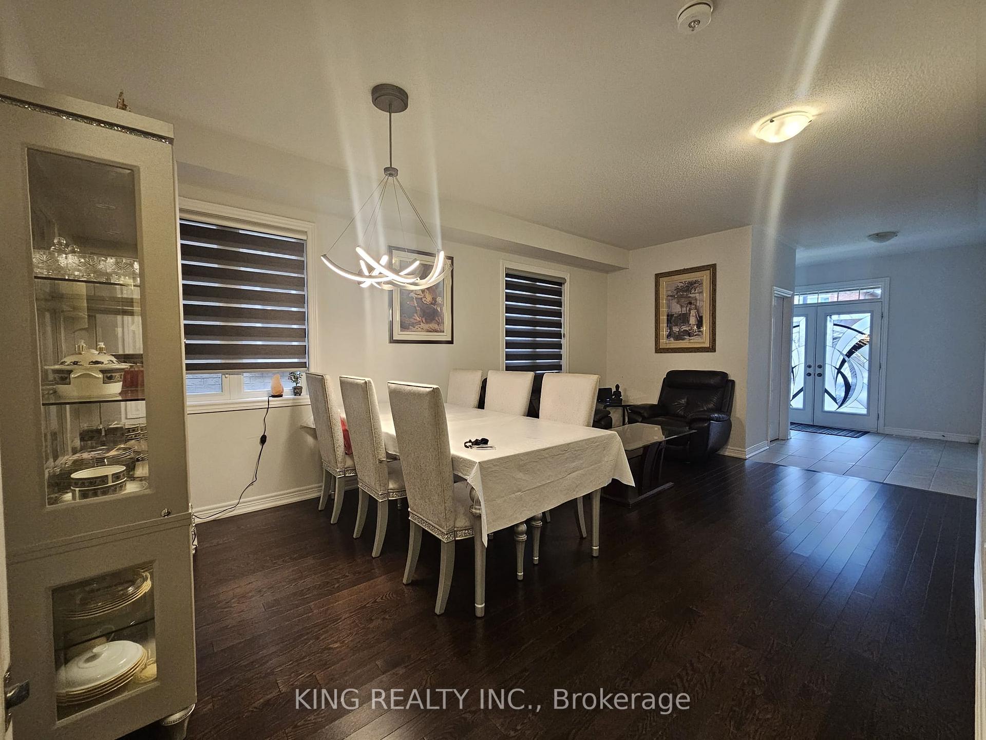 Photo 5 of 110 Folgate Crescent, Brampton, Sandringham-Wellington North — HOMEH