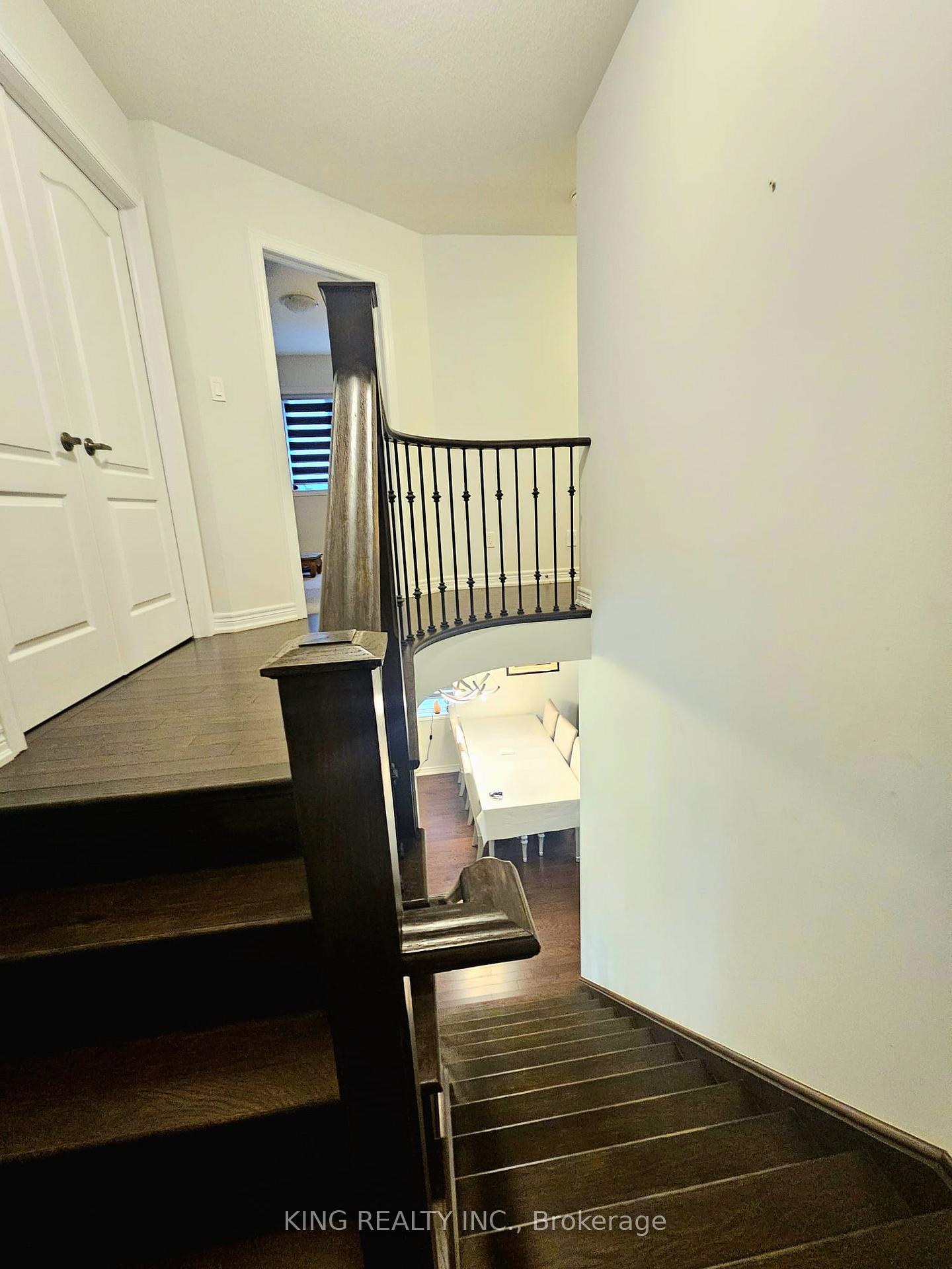 Photo 4 of 110 Folgate Crescent, Brampton, Sandringham-Wellington North — HOMEH