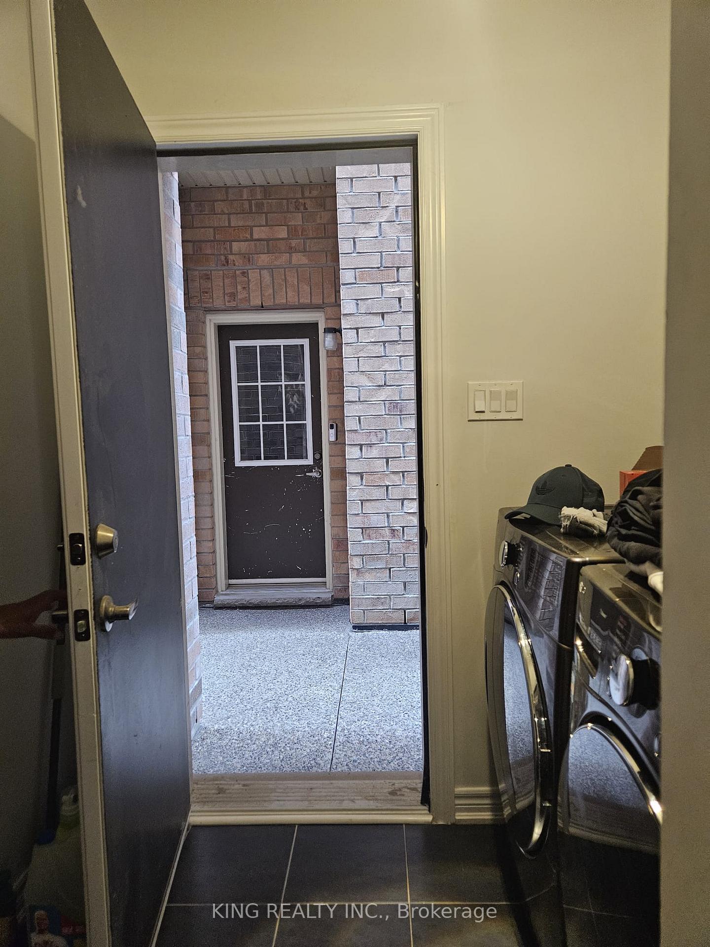 Photo 16 of 110 Folgate Crescent, Brampton, Sandringham-Wellington North — HOMEH