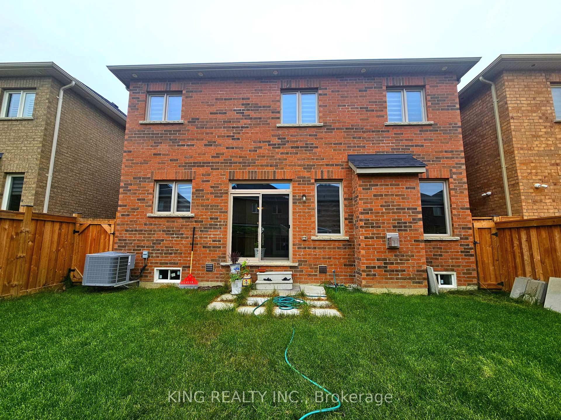 Photo 15 of 110 Folgate Crescent, Brampton, Sandringham-Wellington North — HOMEH
