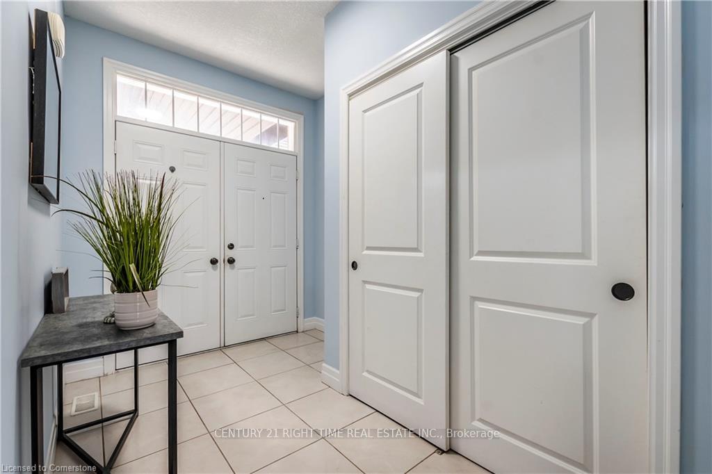 Photo 4 of 217 Watervale Crescent, Kitchener — HOMEH