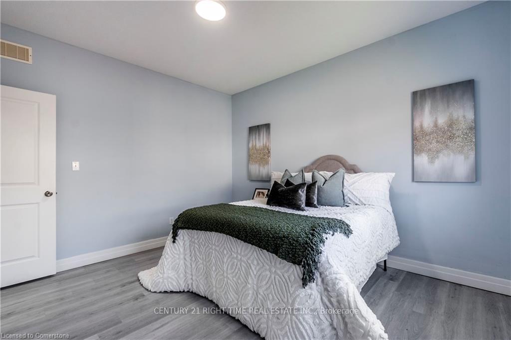 Photo 18 of 217 Watervale Crescent, Kitchener — HOMEH