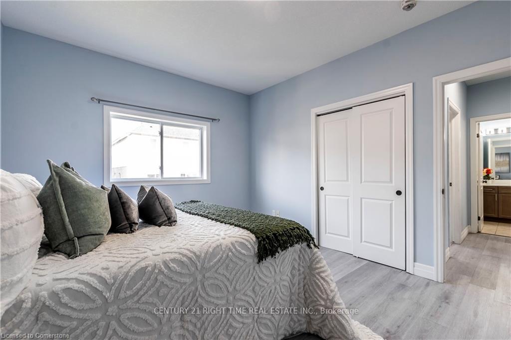 Photo 32 of 217 Watervale Crescent, Kitchener — HOMEH