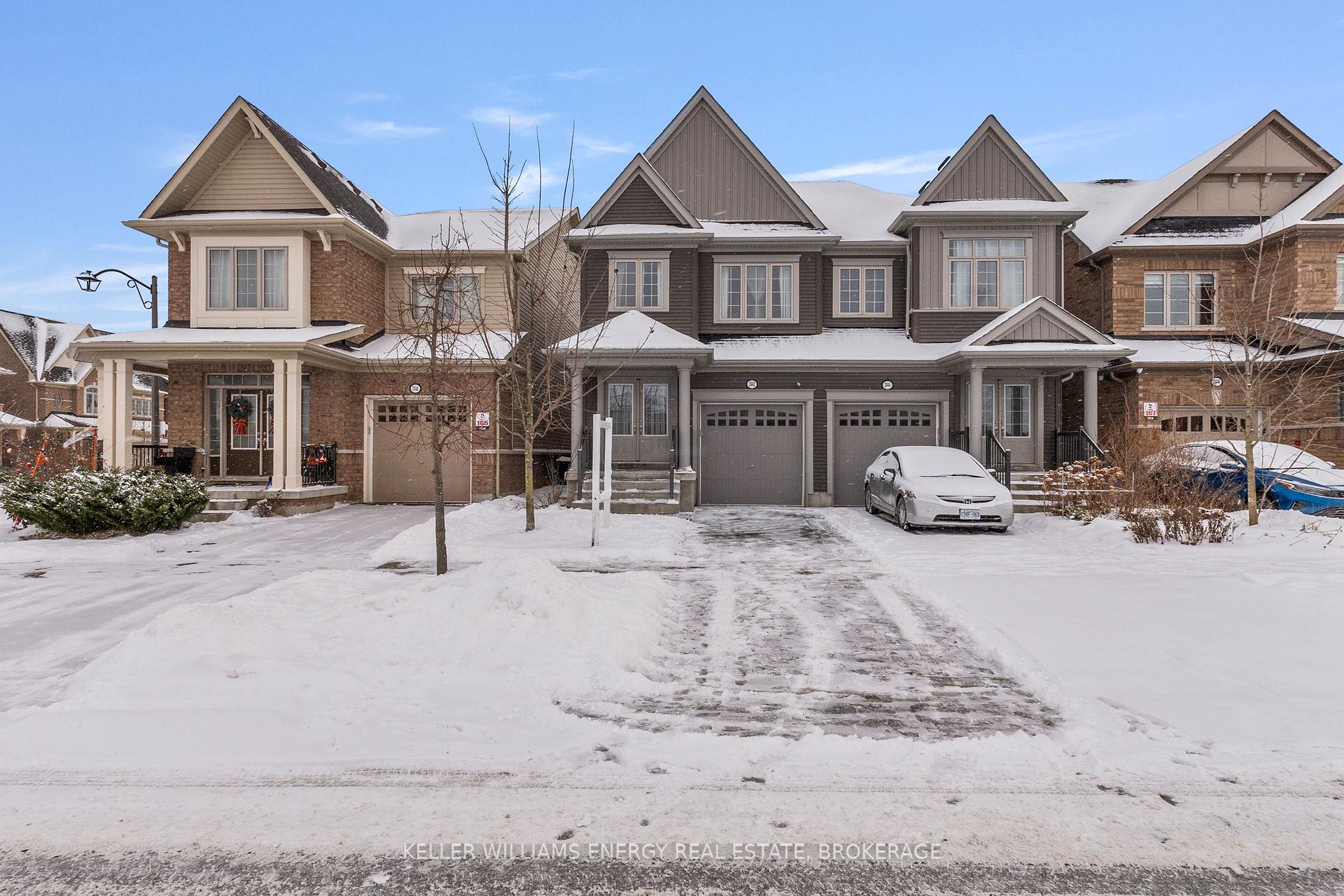 Front of 2442 Equestrian Crescent