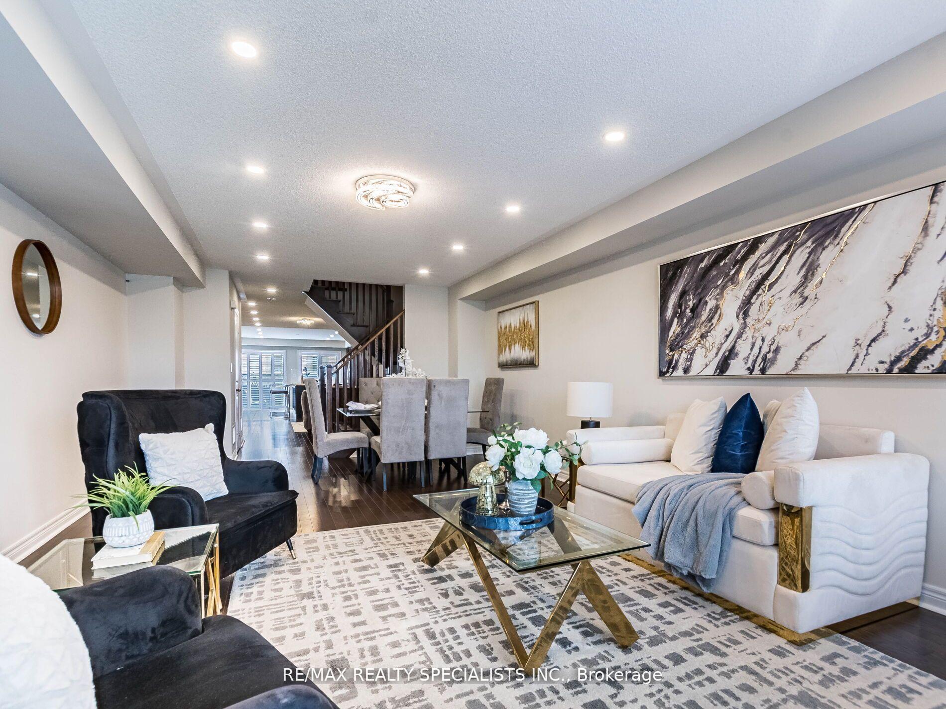 Photo 9 of 29 Finegan Circle, Brampton, Northwest Brampton — HOMEH