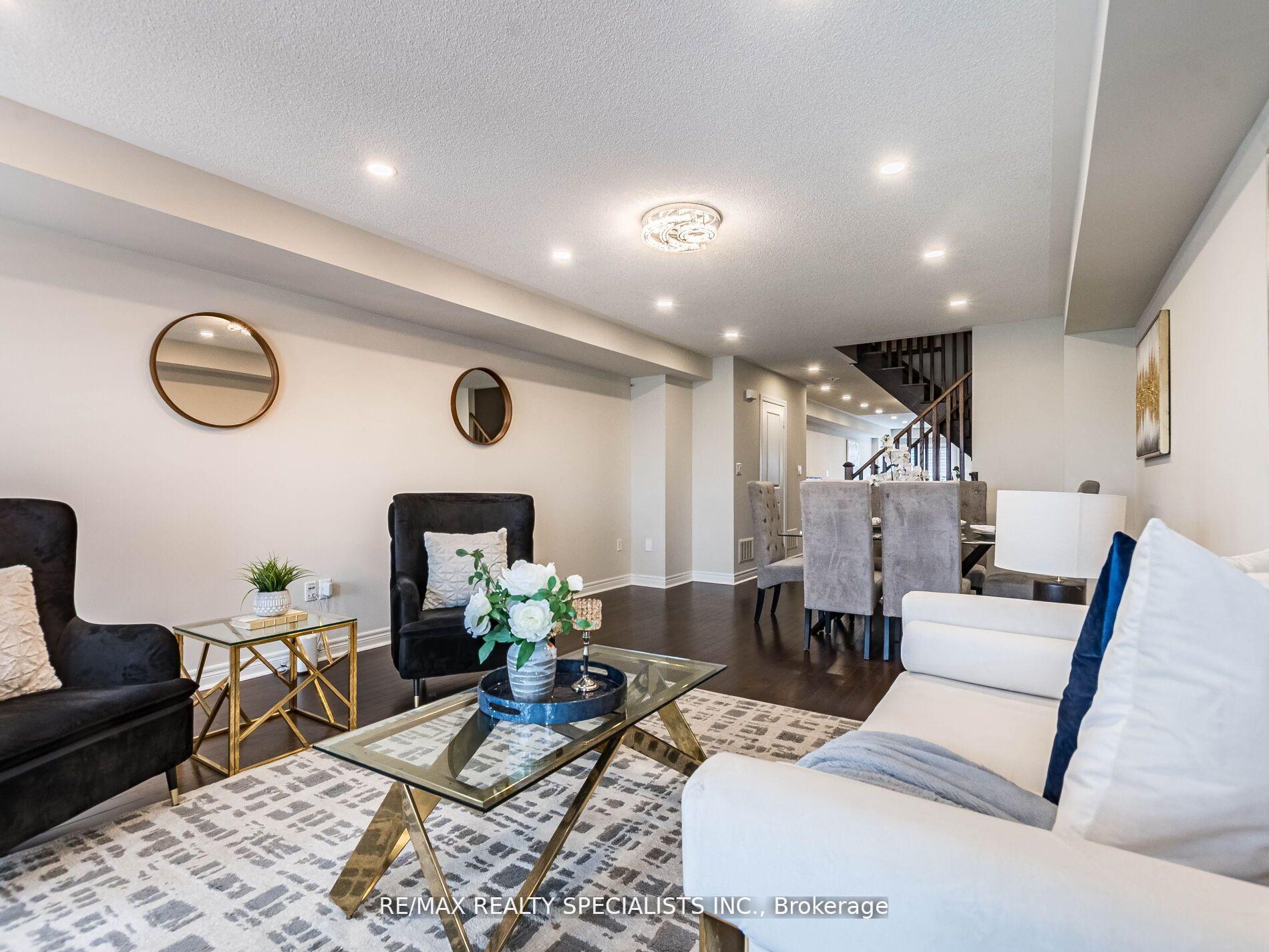 Photo 10 of 29 Finegan Circle, Brampton, Northwest Brampton — HOMEH