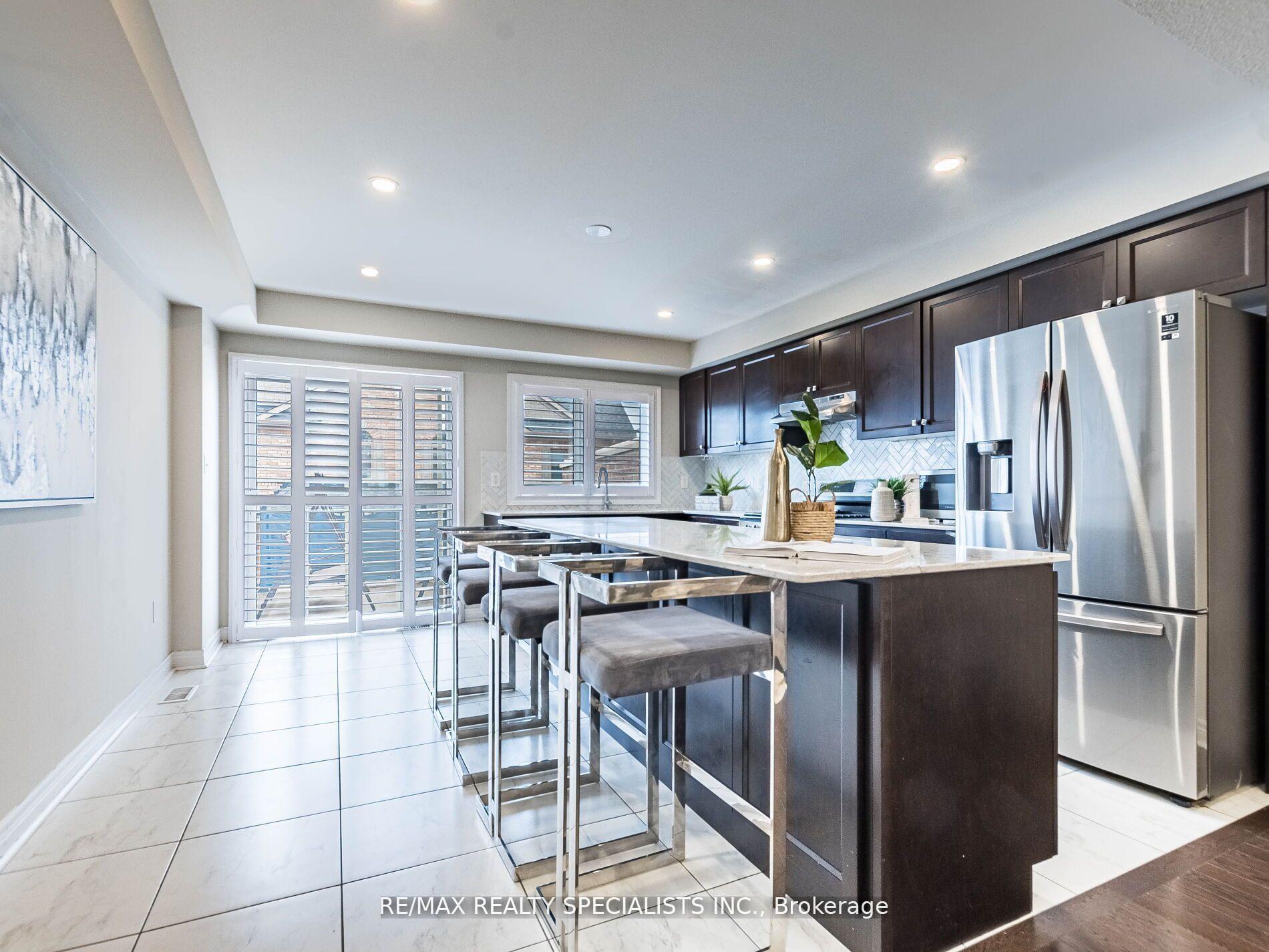 Photo 11 of 29 Finegan Circle, Brampton, Northwest Brampton — HOMEH