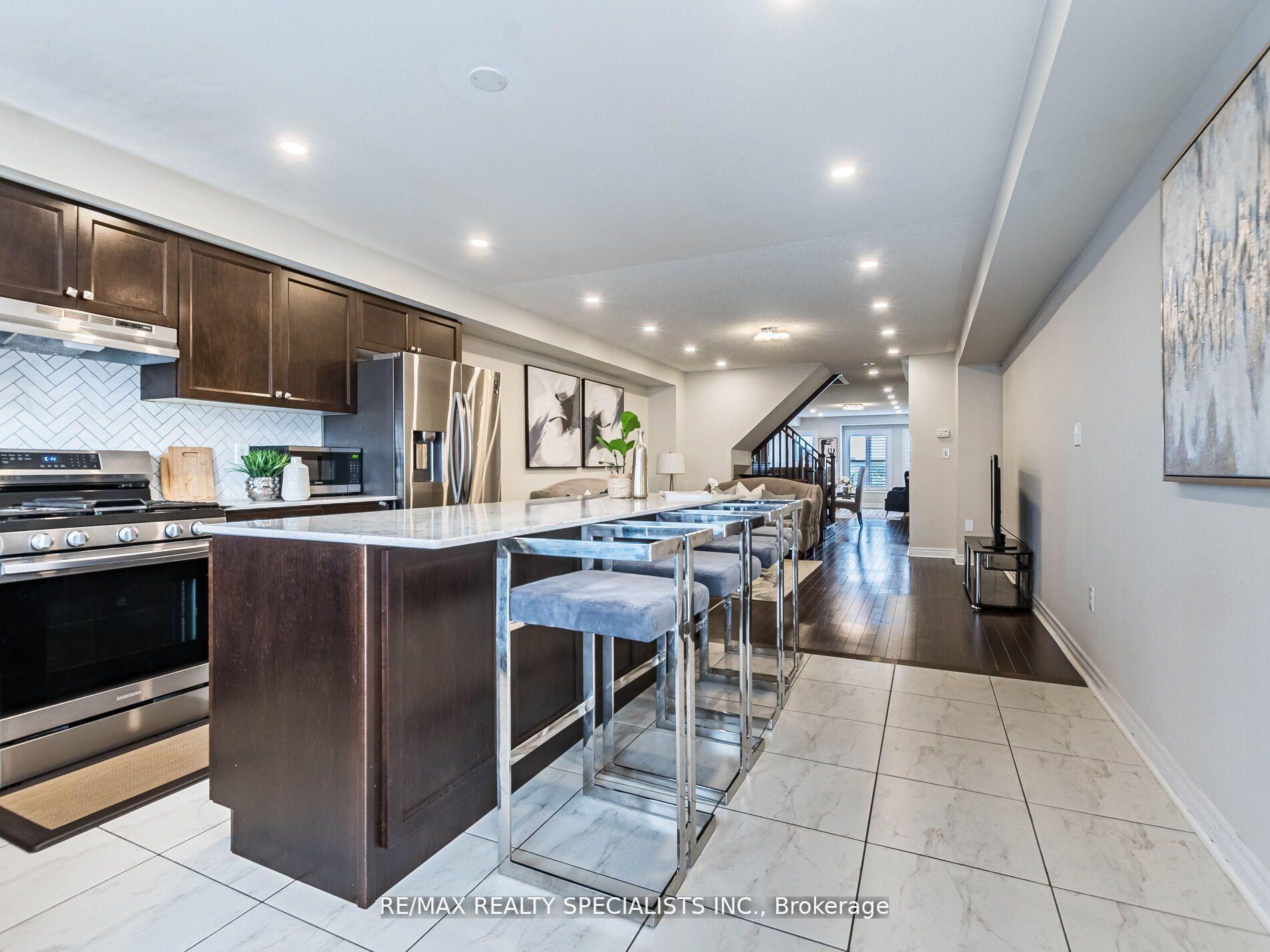 Photo 14 of 29 Finegan Circle, Brampton, Northwest Brampton — HOMEH