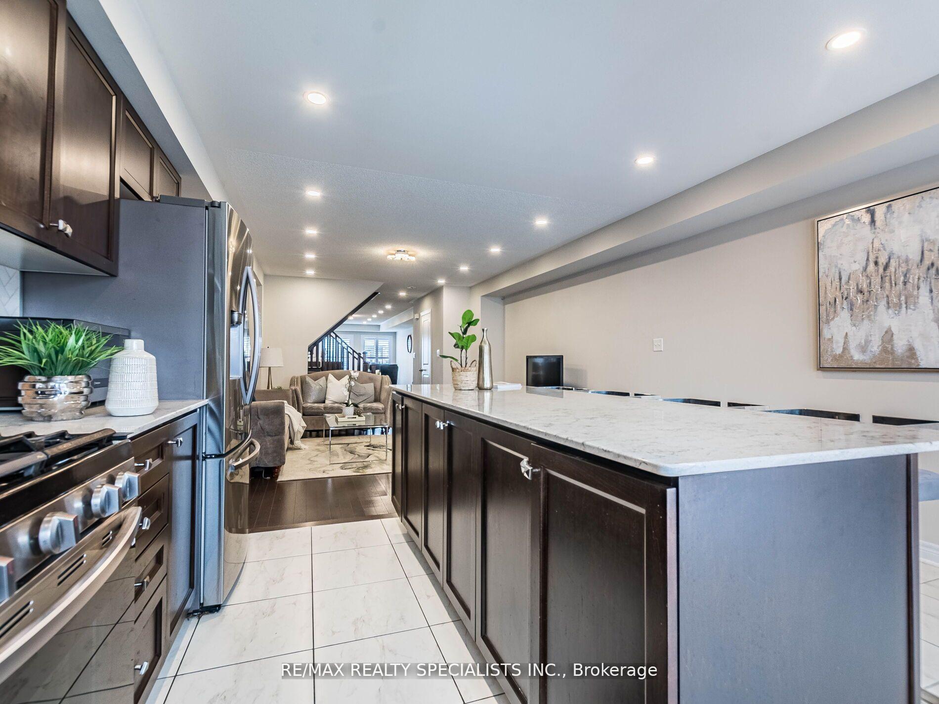 Photo 15 of 29 Finegan Circle, Brampton, Northwest Brampton — HOMEH
