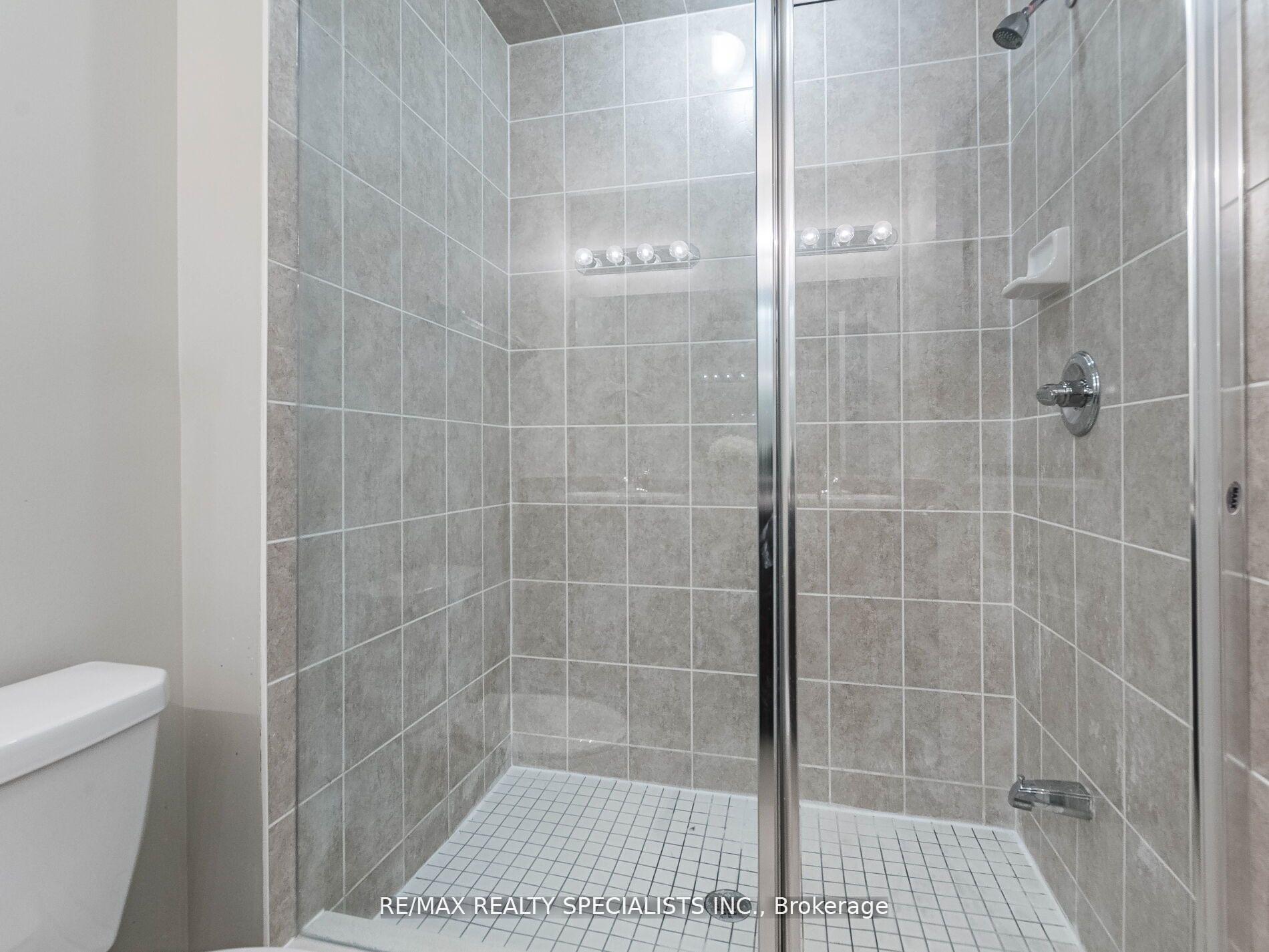 Photo 18 of 29 Finegan Circle, Brampton, Northwest Brampton — HOMEH