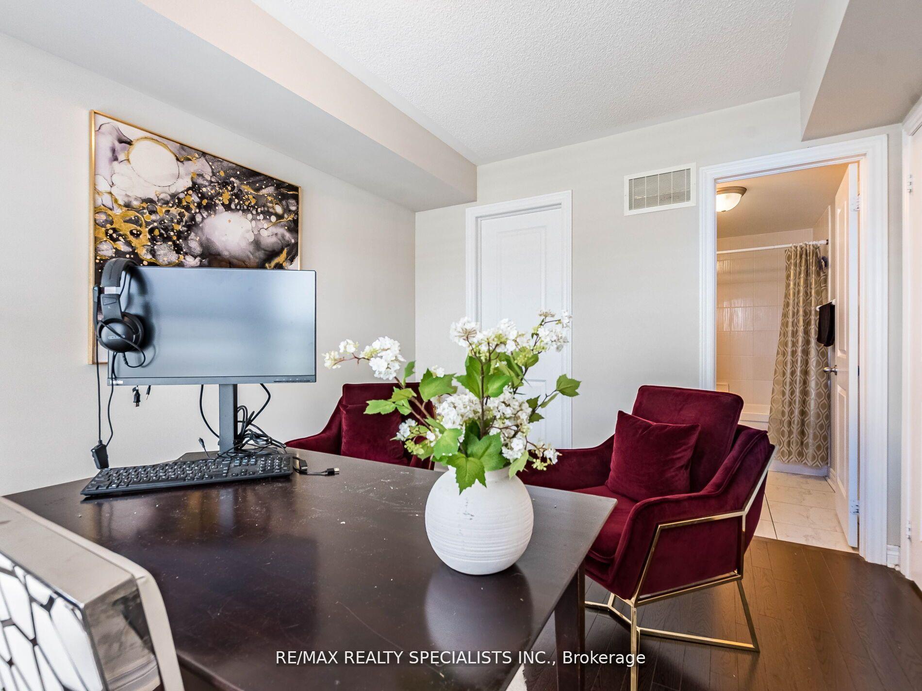 Photo 23 of 29 Finegan Circle, Brampton, Northwest Brampton — HOMEH