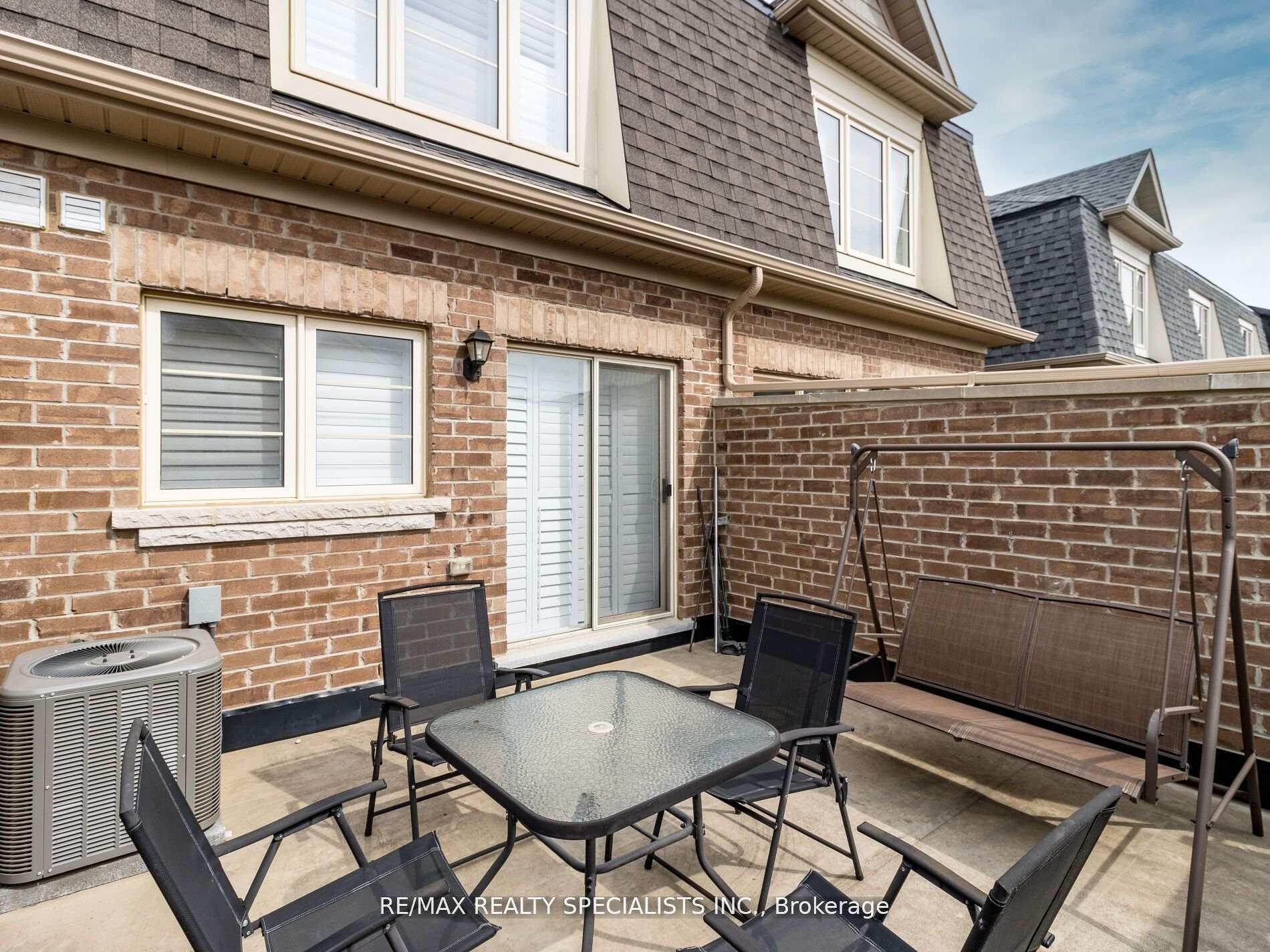 Photo 27 of 29 Finegan Circle, Brampton, Northwest Brampton — HOMEH