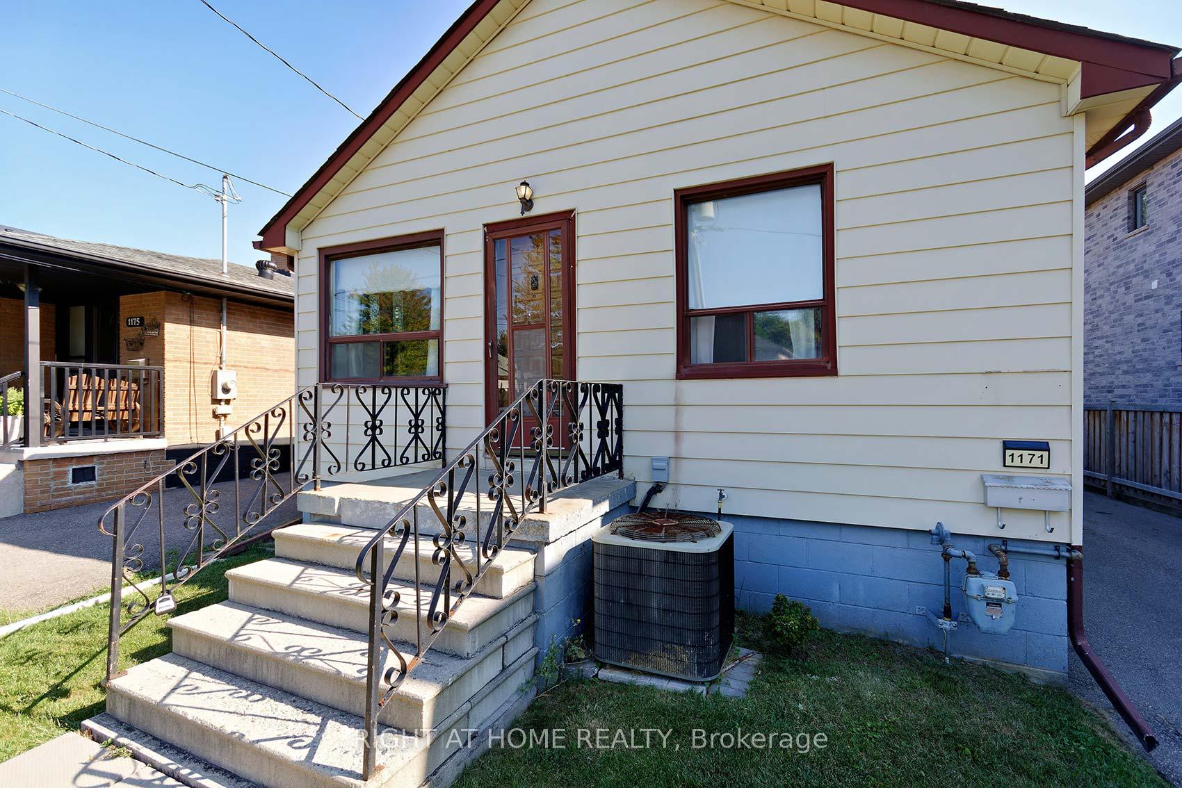Photo 3 of 1171 Northmount Avenue, Mississauga, Lakeview — HOMEH