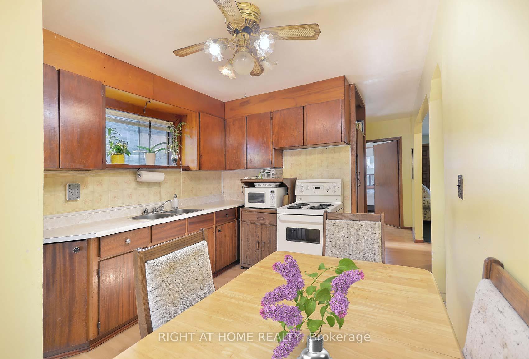 Photo 6 of 1171 Northmount Avenue, Mississauga, Lakeview — HOMEH