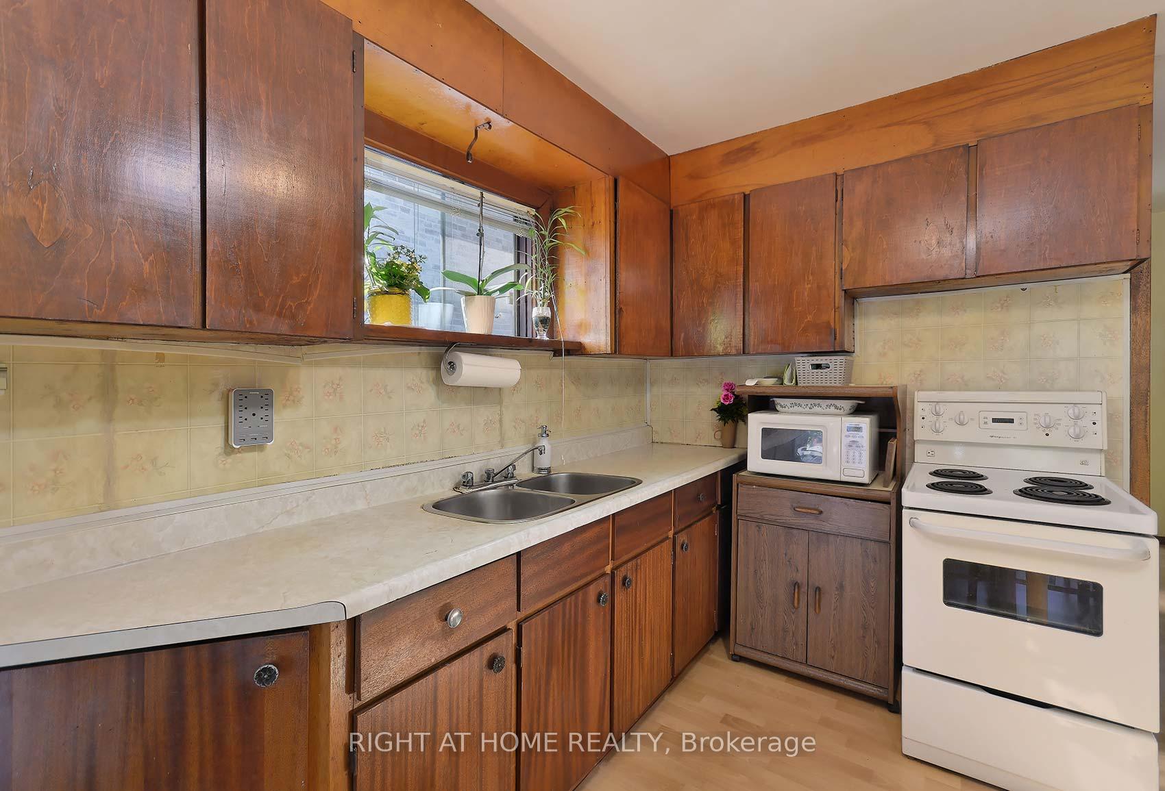 Photo 13 of 1171 Northmount Avenue, Mississauga, Lakeview — HOMEH