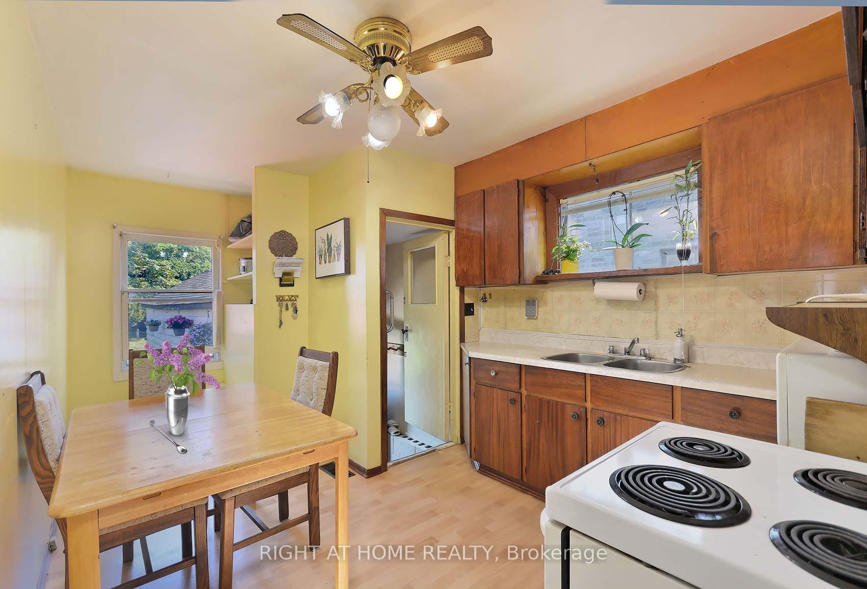 Photo 8 of 1171 Northmount Avenue, Mississauga, Lakeview — HOMEH
