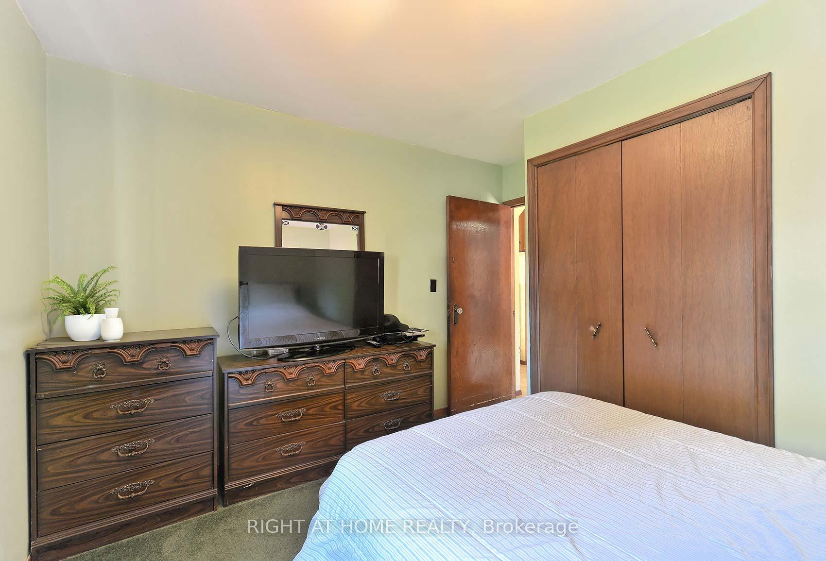 Photo 12 of 1171 Northmount Avenue, Mississauga, Lakeview — HOMEH