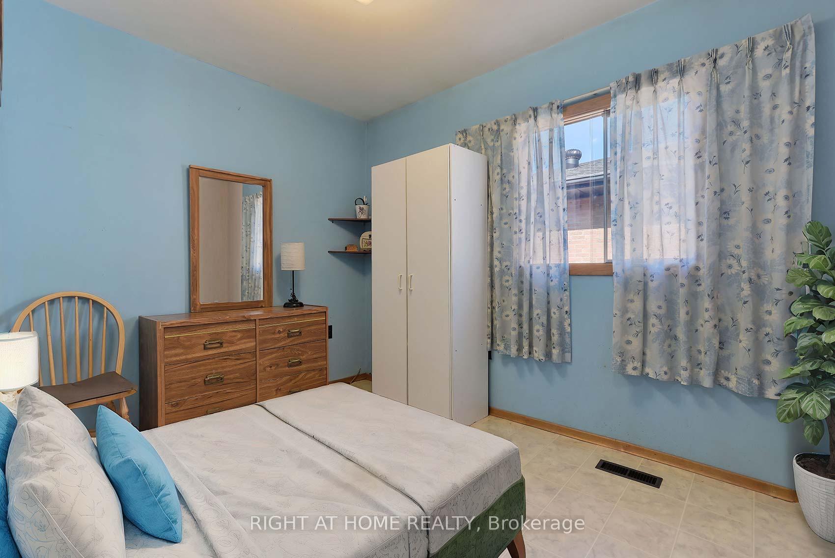 Photo 10 of 1171 Northmount Avenue, Mississauga, Lakeview — HOMEH