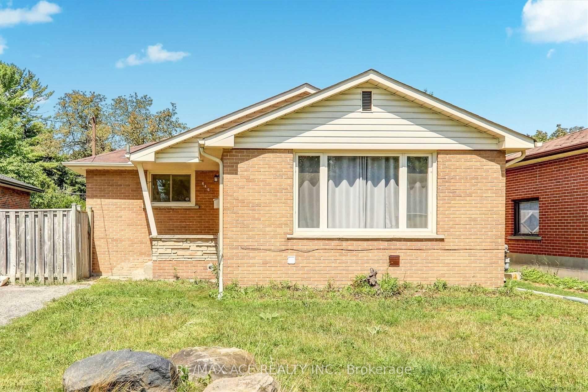 Photo 1 of 646 Gibb Street, Oshawa, Vanier — HOMEH