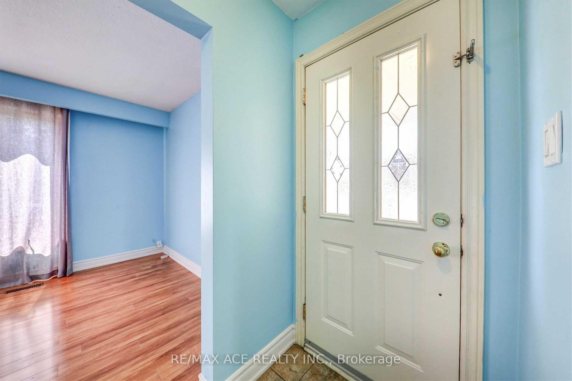 Photo 2 of 646 Gibb Street, Oshawa, Vanier — HOMEH
