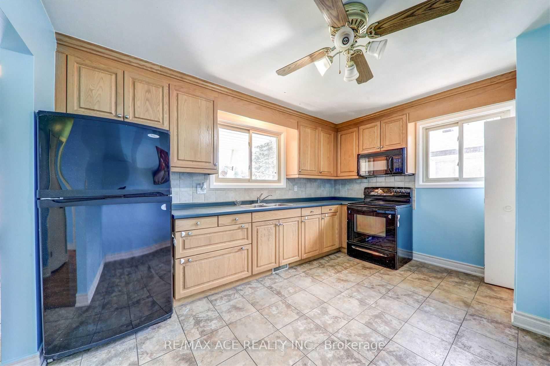Photo 16 of 646 Gibb Street, Oshawa, Vanier — HOMEH