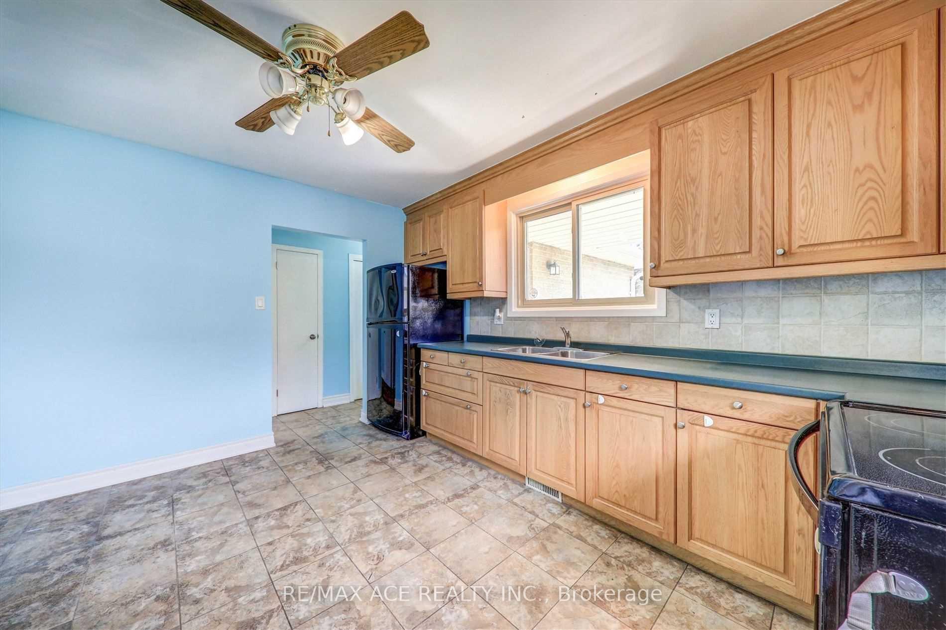 Photo 18 of 646 Gibb Street, Oshawa, Vanier — HOMEH