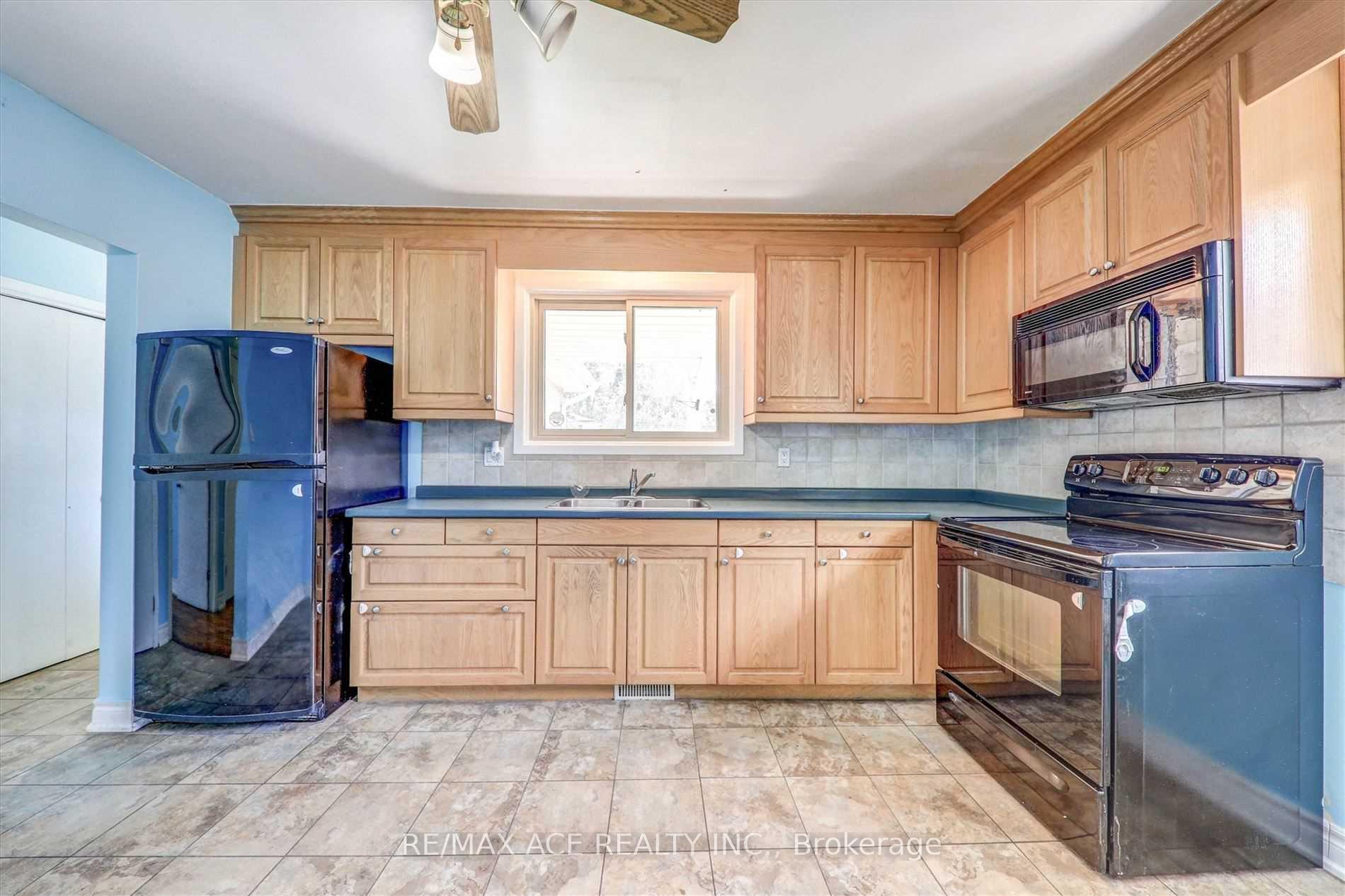 Photo 19 of 646 Gibb Street, Oshawa, Vanier — HOMEH