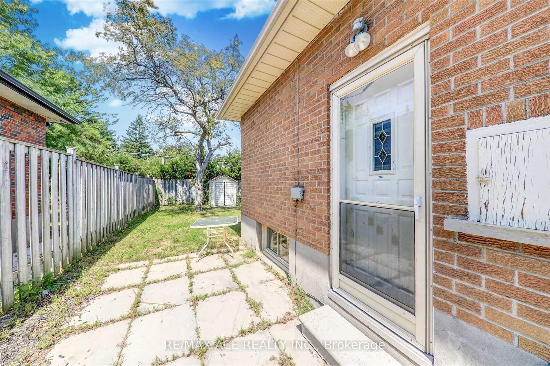 Photo 33 of 646 Gibb Street, Oshawa, Vanier — HOMEH
