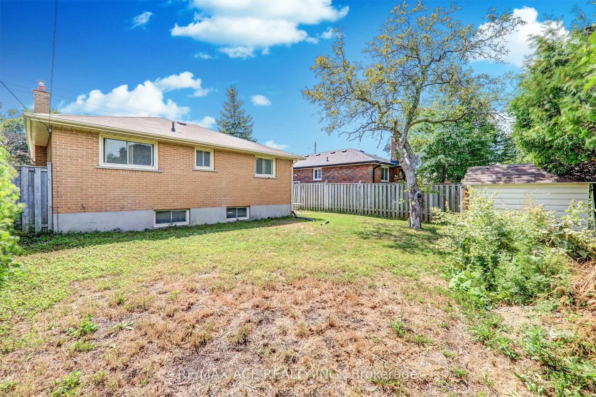 Photo 31 of 646 Gibb Street, Oshawa, Vanier — HOMEH