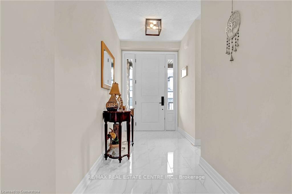 Photo 3 of 134 Pondcliffe Drive, Kitchener — HOMEH