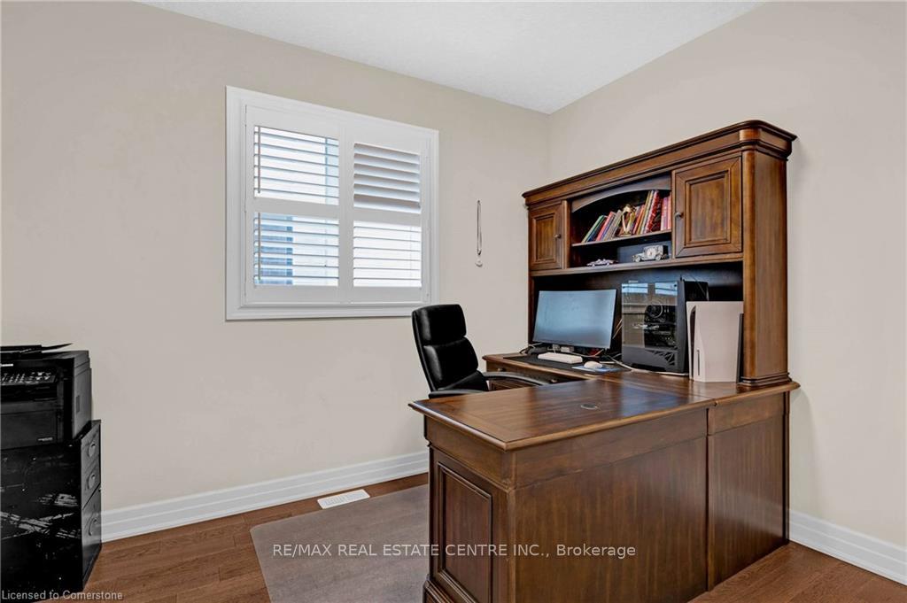 Photo 2 of 134 Pondcliffe Drive, Kitchener — HOMEH