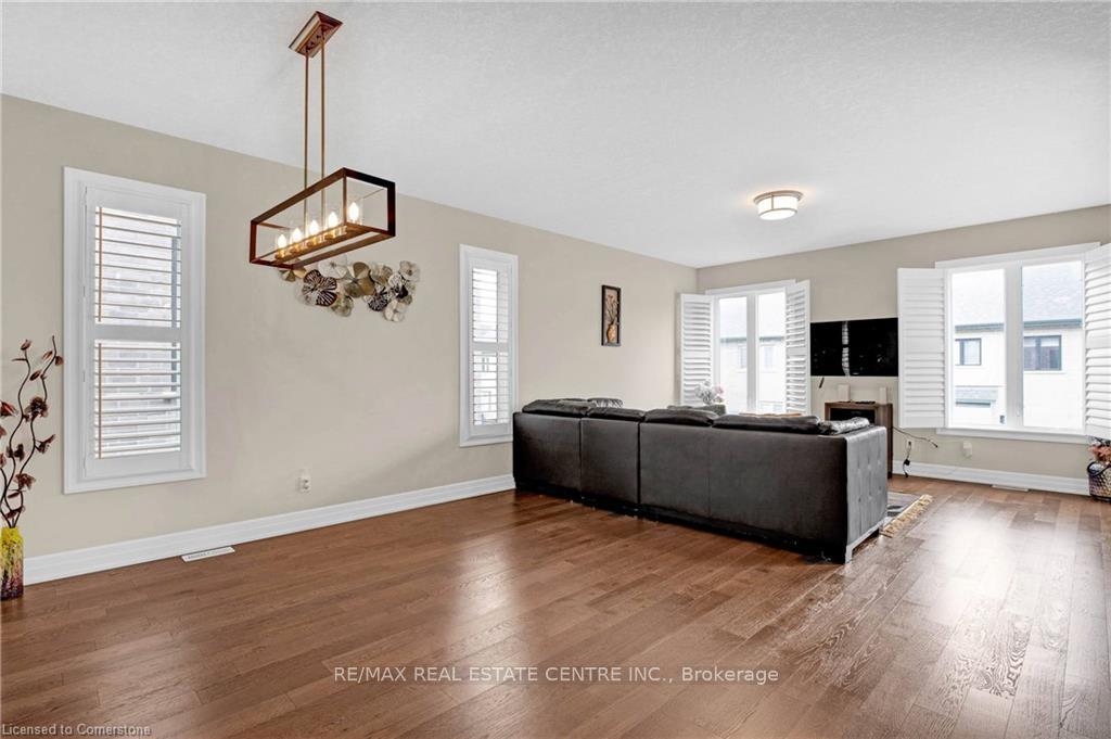Photo 4 of 134 Pondcliffe Drive, Kitchener — HOMEH