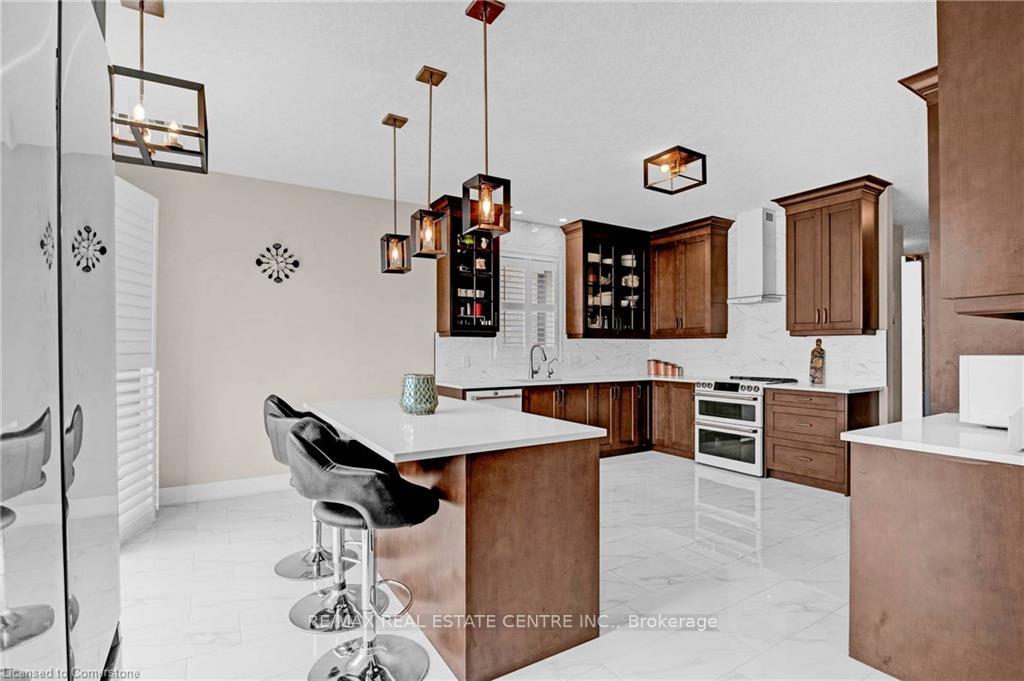 Photo 9 of 134 Pondcliffe Drive, Kitchener — HOMEH