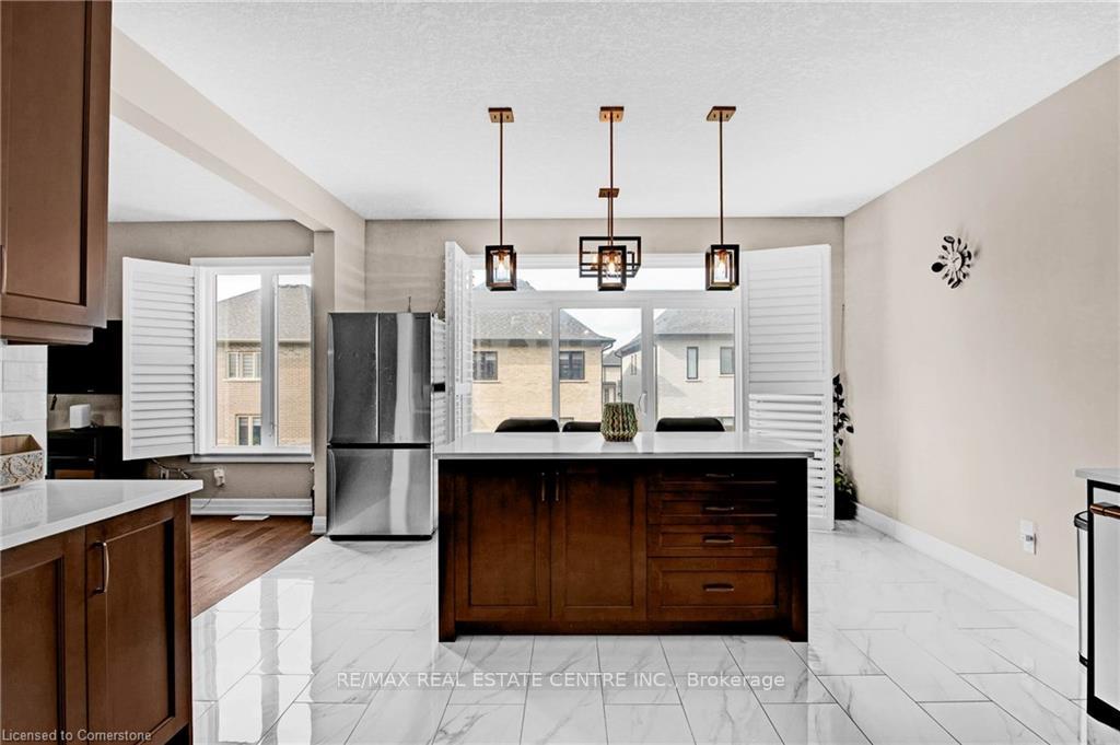 Photo 13 of 134 Pondcliffe Drive, Kitchener — HOMEH